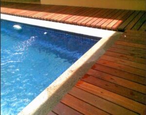 lantai-kayu-kolam-renang-1